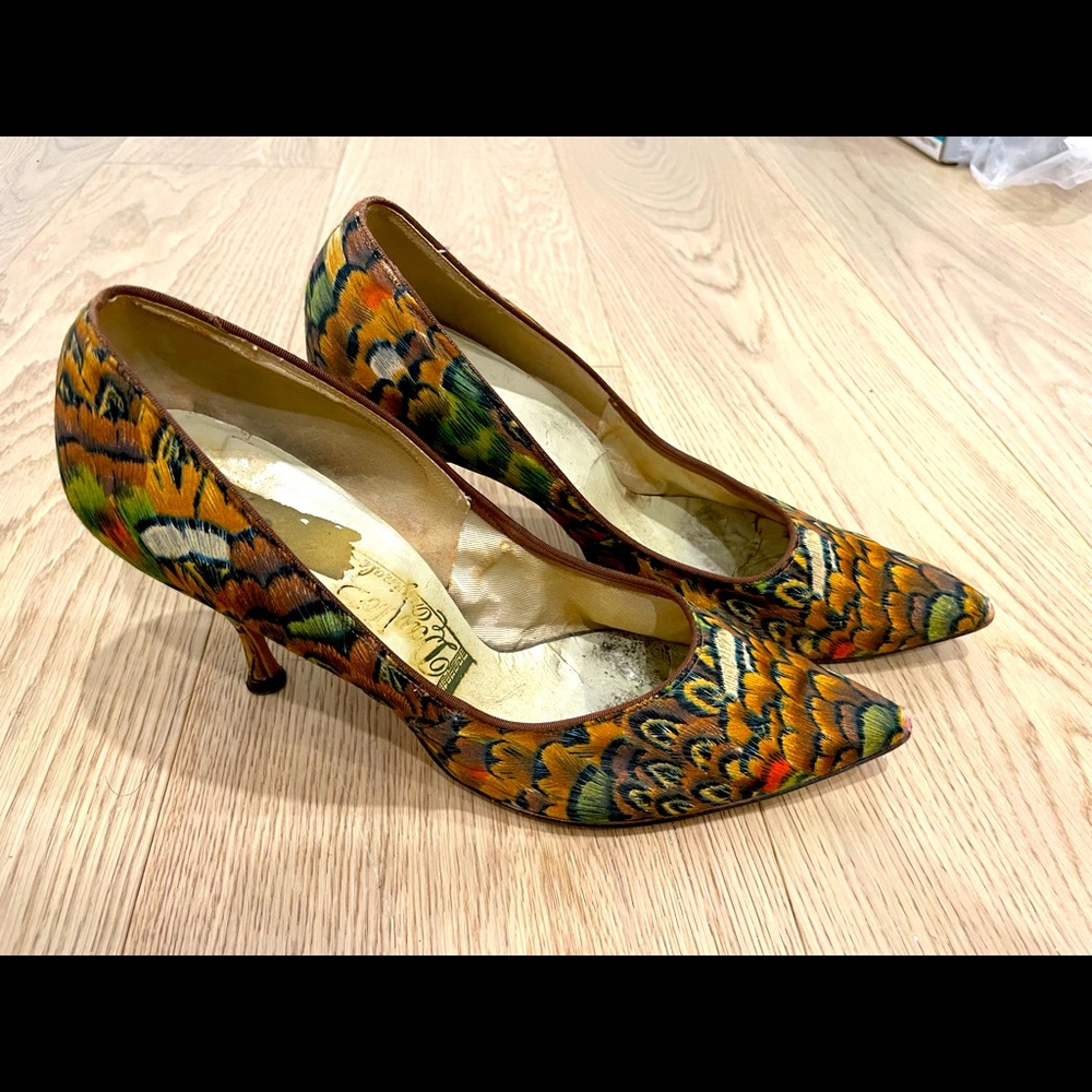 8.5 vintage pumps
